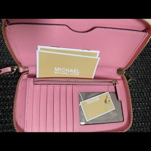 Michael Kors Bags - michael kors wristlet/wallet in brand new Michael Kors Bags - michael kors wristlet/wallet in brand new